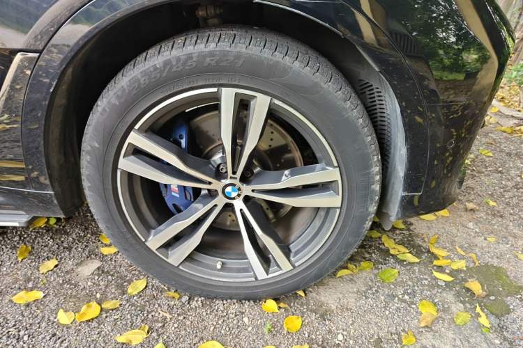 Used BMW X7 2021 xDrive40i Luxury M Sport Package Right Front Wheel Hub