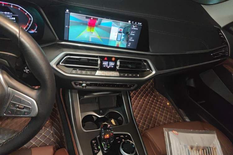 Used BMW X7 2021 xDrive40i Luxury Package with Leading Features Audio And AC Panel