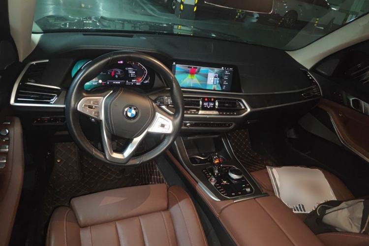 Used BMW X7 2021 xDrive40i Luxury Package with Leading Features Center Console