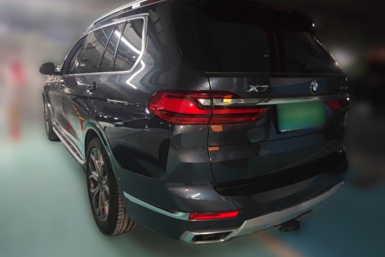 Used BMW X7 2021 xDrive40i Luxury Package with Leading Features Rear Left 45 Deg
