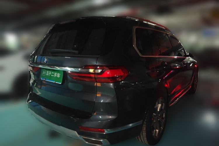 Used BMW X7 2021 xDrive40i Luxury Package with Leading Features Rear Right 45 Deg