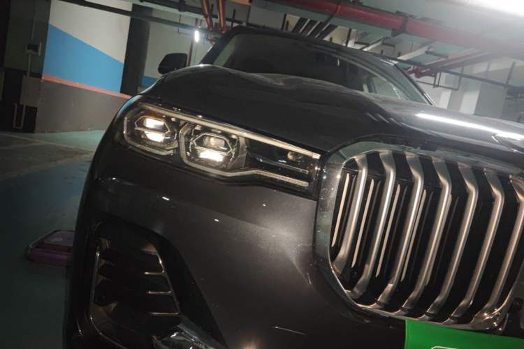 Used BMW X7 2021 xDrive40i Luxury Package with Leading Features Right Front Headlight