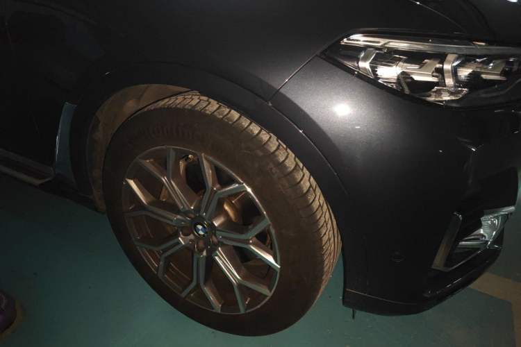 Used BMW X7 2021 xDrive40i Luxury Package with Leading Features Right Front Wheel Hub
