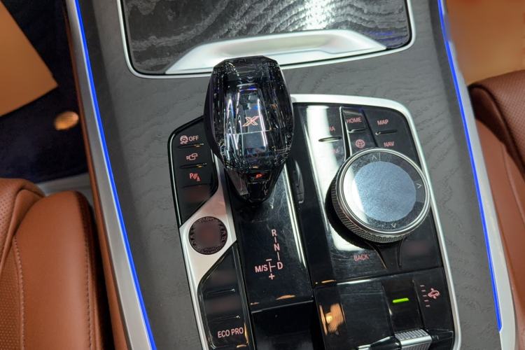 Used BMW X7 2021 xDrive40i Executive Model with M Sport Package Gear Lever
