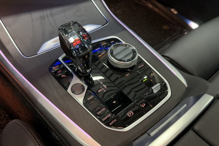 Used BMW X7 2021 xDrive40i Luxury Package with Leading Features Gear Lever