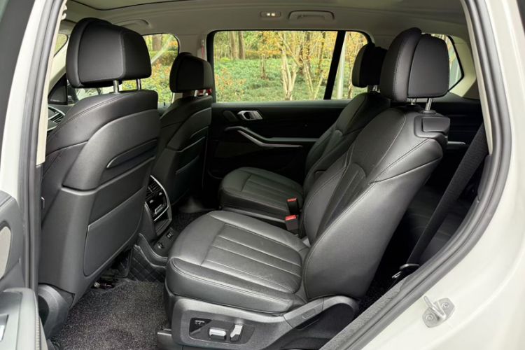 Used BMW X7 2021 xDrive40i Luxury Package with Leading Features Interior 1
