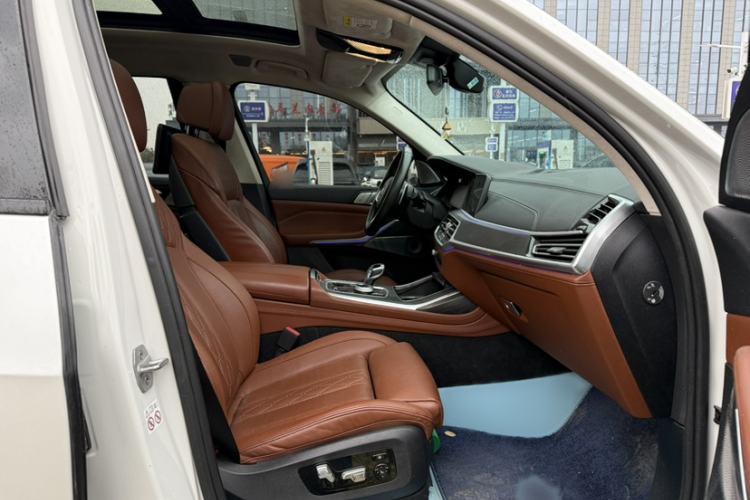 Used BMW X7 2021 xDrive40i Executive Model with M Sport Package Interior 11