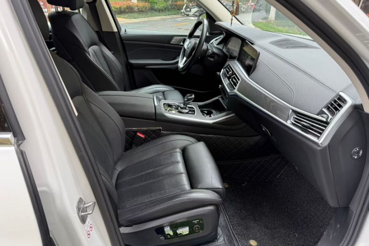Used BMW X7 2021 xDrive40i Luxury Package with Leading Features Interior 2