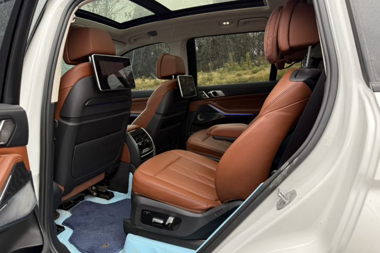 Used BMW X7 2021 xDrive40i Executive Model with M Sport Package Interior 8