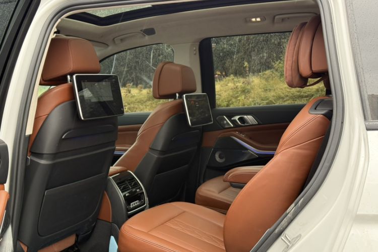 Used BMW X7 2021 xDrive40i Executive Model with M Sport Package Interior 9