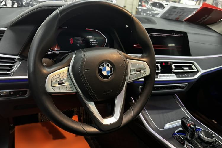 Used BMW X7 2021 xDrive40i Luxury Package with Leading Features Steering Wheel