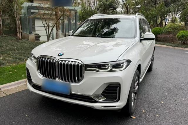 Used BMW X7 2021 xDrive40i Luxury Package with Leading Features