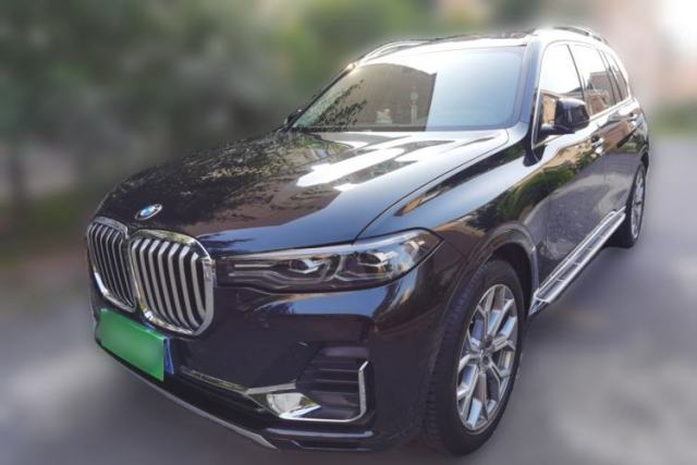 Used BMW X7 2022 xDrive40i Luxury Package with Leading Features