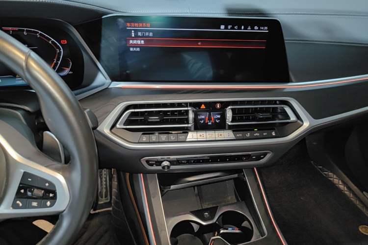 Used BMW X7 2022 xDrive40i Luxury M Sport Package Audio And AC Panel