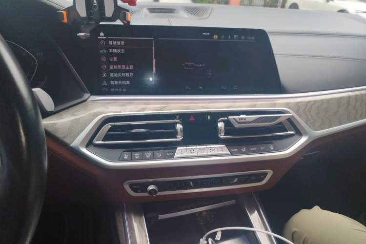 Used BMW X7 2022 xDrive40i Executive M Sport Package Audio And AC Panel