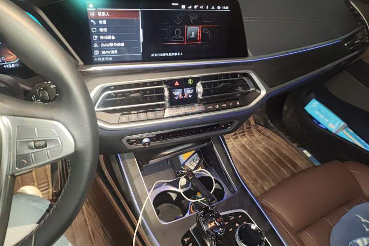 Used BMW X7 2022 xDrive40i Luxury Package with Leading Features Audio And AC Panel