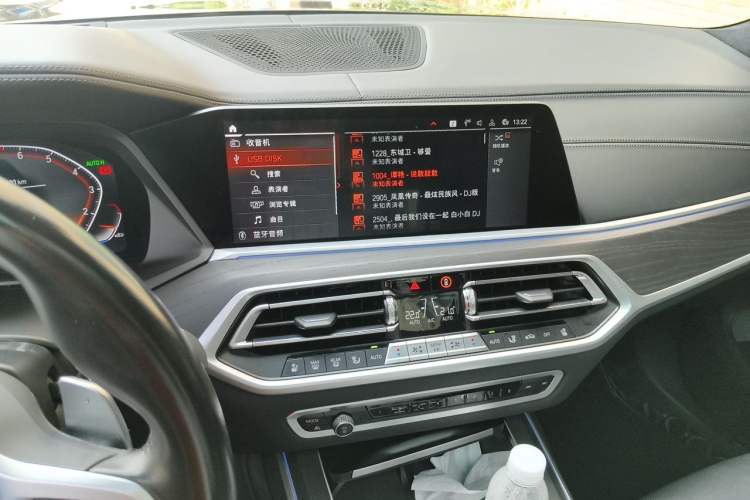 Used BMW X7 2022 xDrive40i Luxury M Sport Package Audio And AC Panel