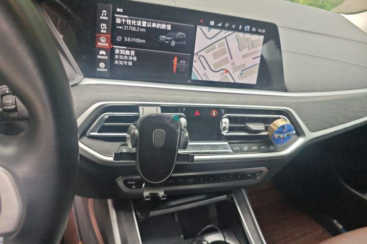 Used BMW X7 2022 xDrive40i Luxury Package with Leading Features Audio And AC Panel