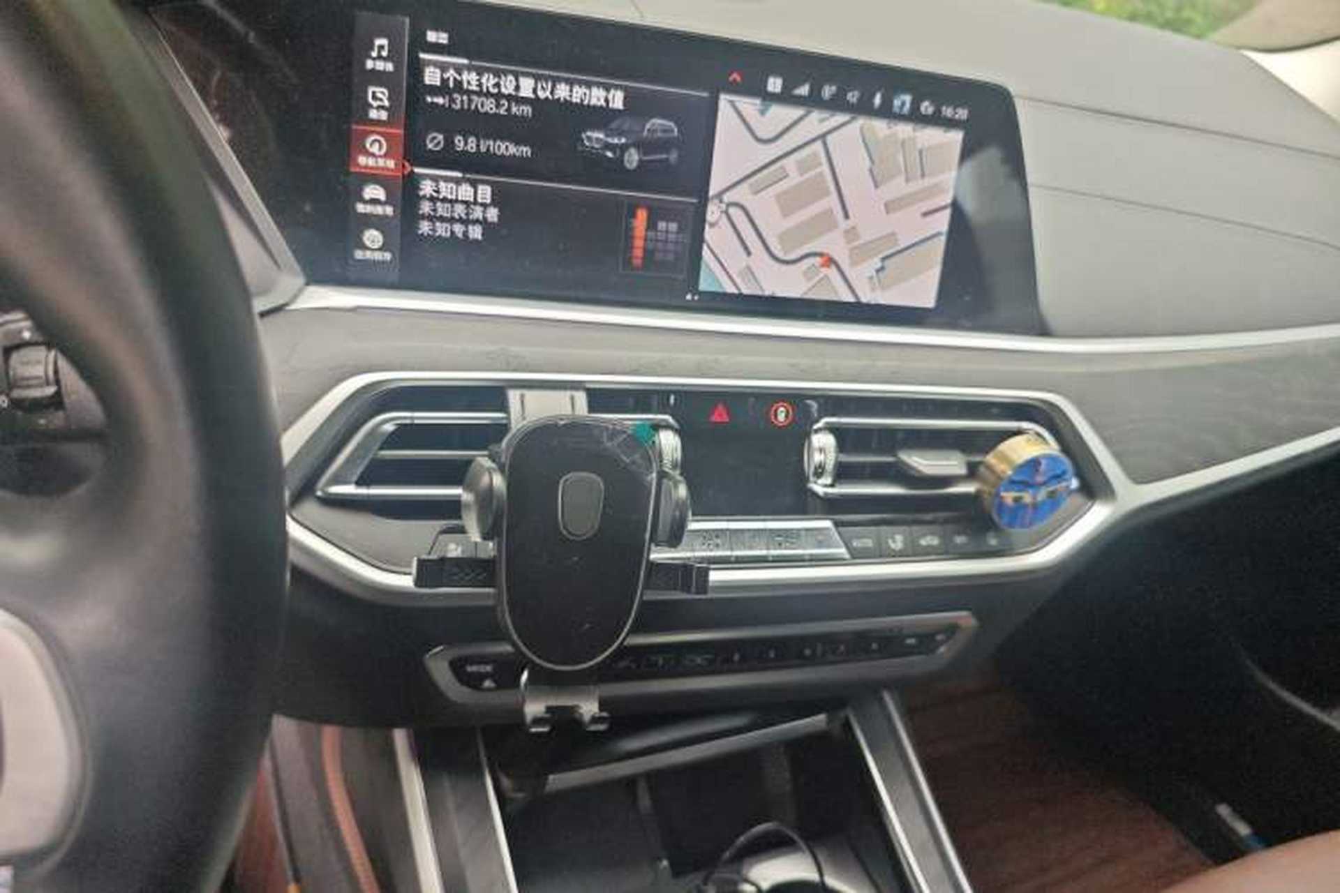 Used BMW X7 2022 xDrive40i Luxury Package with Leading Features Audio And AC Panel