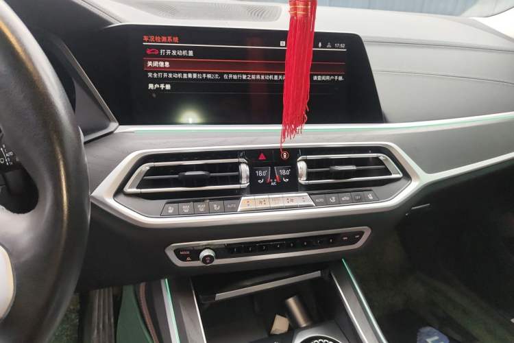 Used BMW X7 2022 xDrive40i Luxury Package with Leading Features Audio And AC Panel