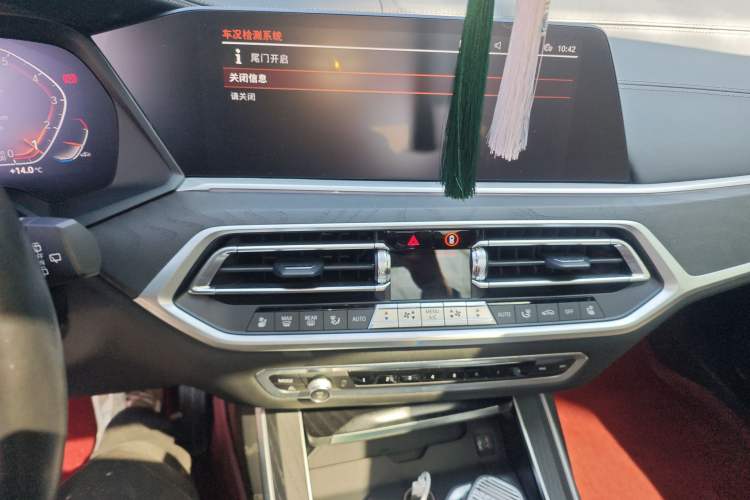 Used BMW X7 2022 xDrive40i Luxury Package with Leading Features Audio And AC Panel