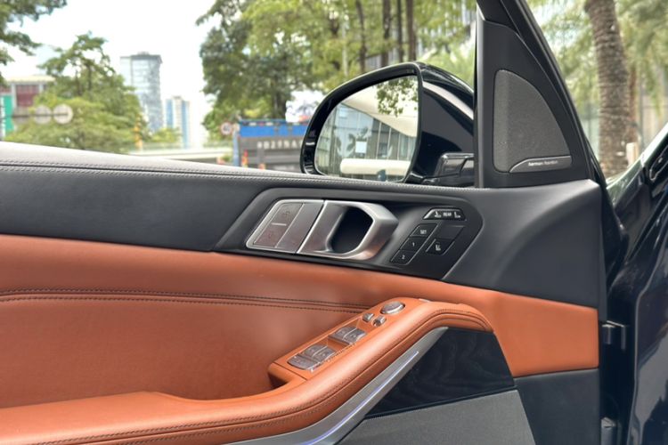 Used BMW X7 2022 xDrive40i Luxury M Sport Package Audio And AC Panel