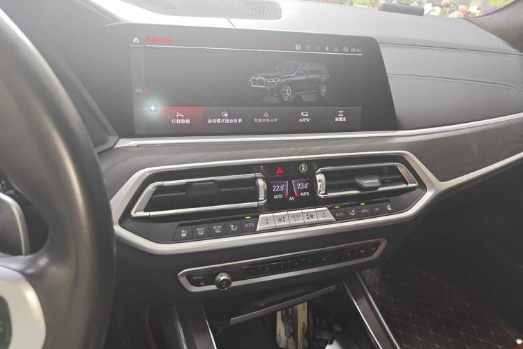 Used BMW X7 2022 xDrive40i Luxury M Sport Package Audio And AC Panel