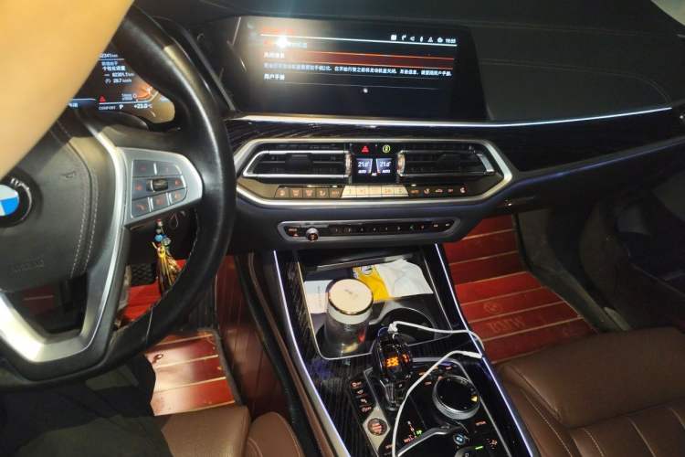 Used BMW X7 2022 xDrive40i Luxury Package with Leading Features Audio And AC Panel