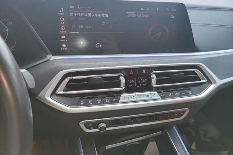 Used BMW X7 2022 xDrive40i Luxury M Sport Package Audio And AC Panel