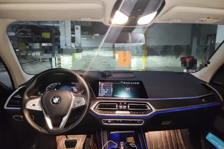 Used BMW X7 2022 xDrive40i Luxury Package with Leading Features Center Console