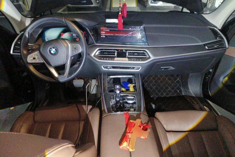 Used BMW X7 2022 xDrive40i Luxury Package with Leading Features Center Console