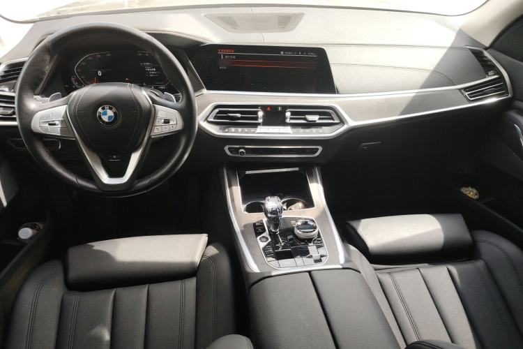 Used BMW X7  Center Console