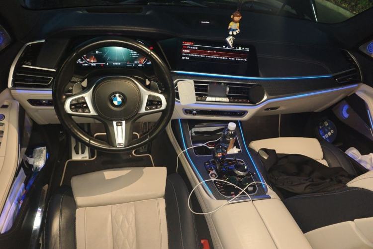 Used BMW X7 2022 xDrive M50i Center Console