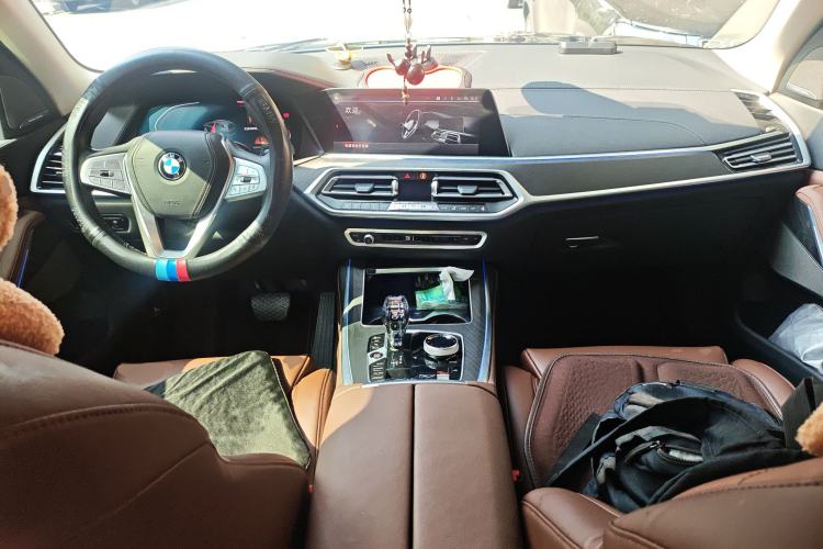 Used BMW X7 2022 xDrive40i Luxury Package with Leading Features Center Console