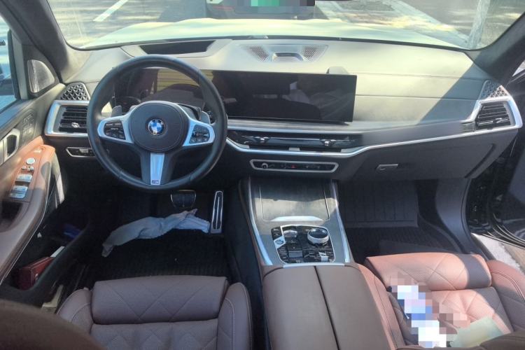 Used BMW X7  Center Console