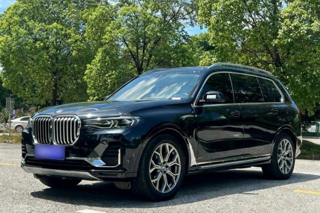 Used BMW X7 2022 xDrive40i Luxury Package with Leading Features