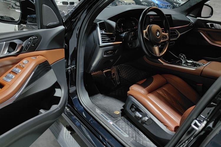 Used BMW X7 2022 xDrive40i Luxury M Sport Package Driver Seat