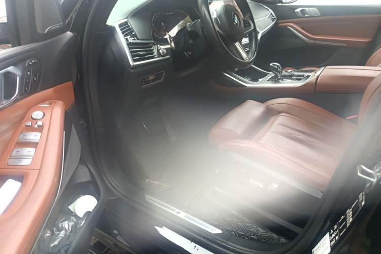Used BMW X7 2022 xDrive40i Luxury M Sport Package Driver Seat