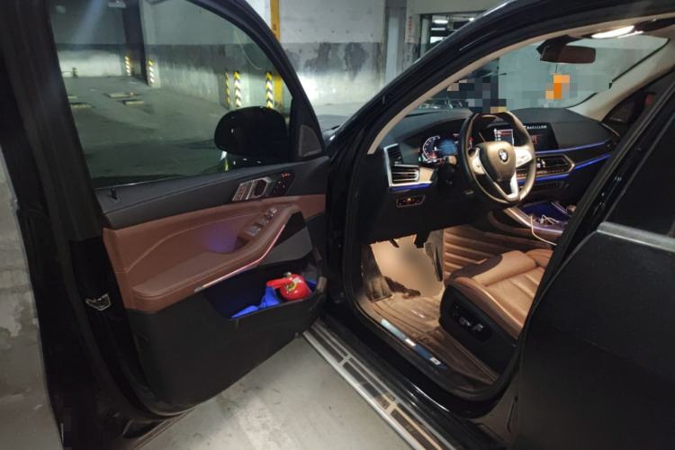 Used BMW X7 2022 xDrive40i Luxury Package with Leading Features Driver Seat