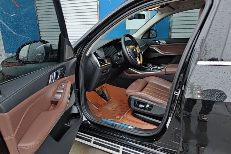 Used BMW X7 2022 xDrive40i Luxury Package with Leading Features Driver Seat