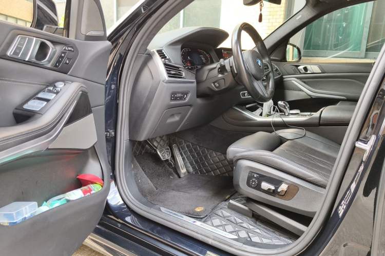 Used BMW X7 2022 xDrive40i Luxury M Sport Package Driver Seat