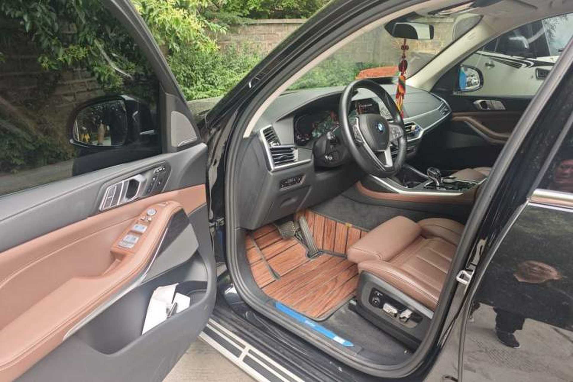 Used BMW X7 2022 xDrive40i Luxury Package with Leading Features Driver Seat