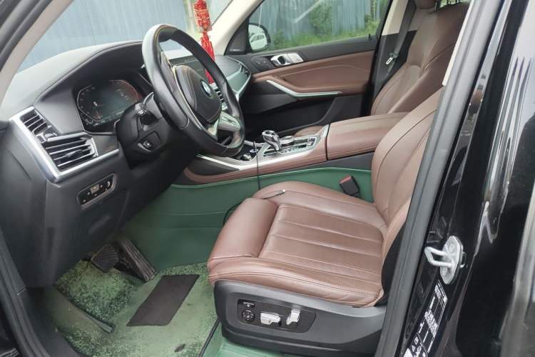Used BMW X7 2022 xDrive40i Luxury Package with Leading Features Driver Seat