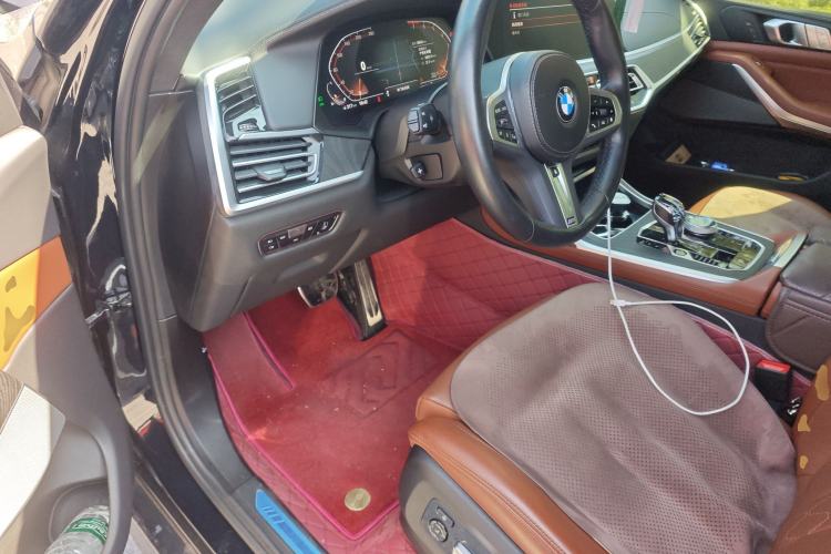Used BMW X7 2022 xDrive40i Luxury Package with Leading Features Driver Seat