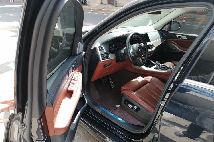 Used BMW X7 2022 xDrive40i Executive M Sport Package Driver Seat