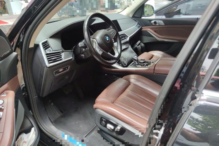 Used BMW X7 2022 xDrive40i Luxury Package with Leading Features Driver Seat