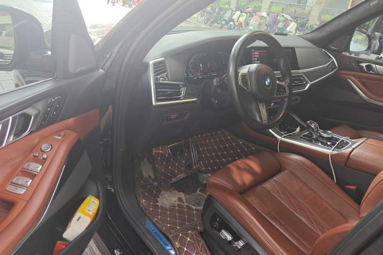 Used BMW X7 2022 xDrive40i Luxury M Sport Package Driver Seat