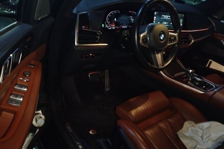 Used BMW X7 2022 xDrive40i Luxury M Sport Package Driver Seat