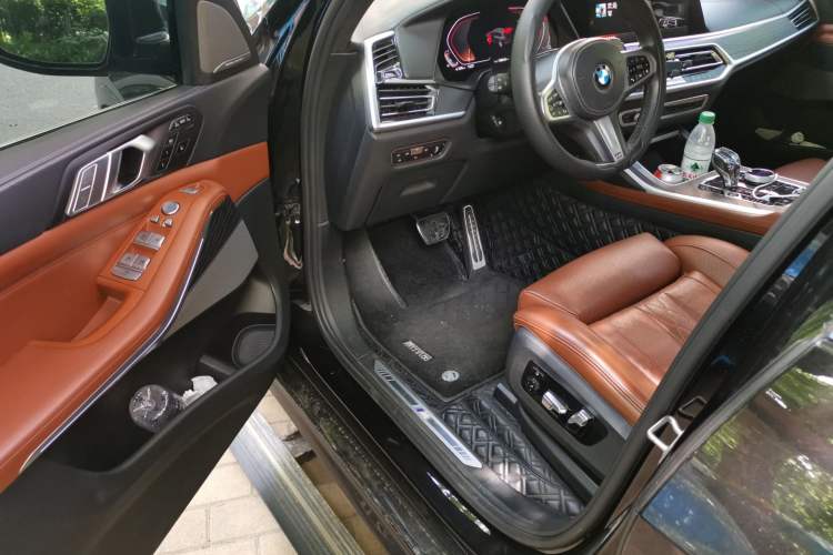 Used BMW X7 2022 xDrive40i Luxury M Sport Package Driver Seat