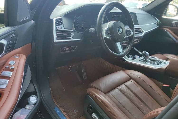 Used BMW X7 2022 xDrive40i Luxury M Sport Package Driver Seat